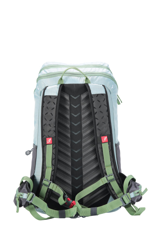 Sac à dos polyvalent Paseo 25 litres - vue de dos - bleu ciel avec sangles vertes - bretelles aérées et sangle poitrine avec sifflet d'urgence.