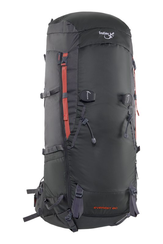 Sac à dos Everest 80 version 2.0, marque Freetime, gris foncé avec sangles rouges, vue de trois-quart.