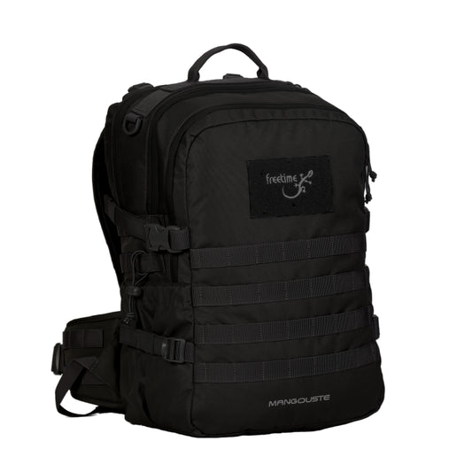 Sac d'évacuation Mangouste 32 litres - vue de 3/4 avec système MOLLE sur l'avant, et zone Velcro pour recevoir patch ou écusson.