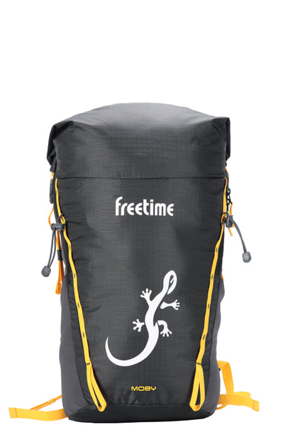 Sac à dos ultra léger Moby 30 litres - vue de face - gris avec sangles jaunes - ouverture roll-top, grande salamandre blanche, porte-bâtons.