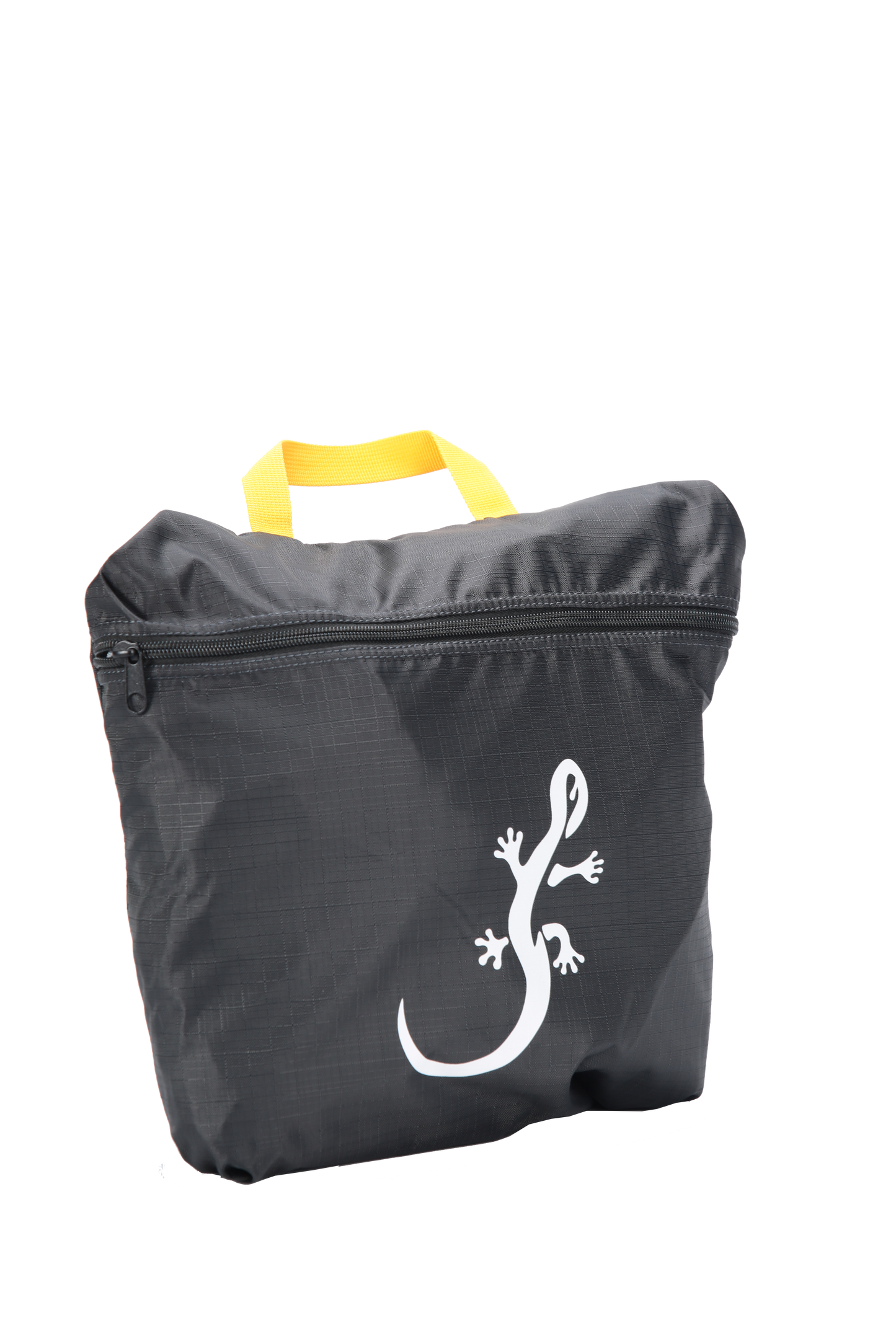 Sac à dos ultra léger Moby 30 litres - replié dans sa poche de transport - gris avec sangles jaunes- la grande poche intérieure se tranforme en pochette de transport avec salamandre blanche.