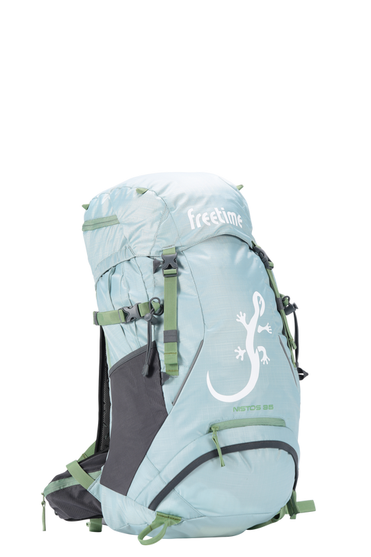 Sac à dos léger Nistos 35 litres avec dos filet-tendu - vue de trois-quart - bleu ciel avec sangles vertes - poches latérales extensibles.