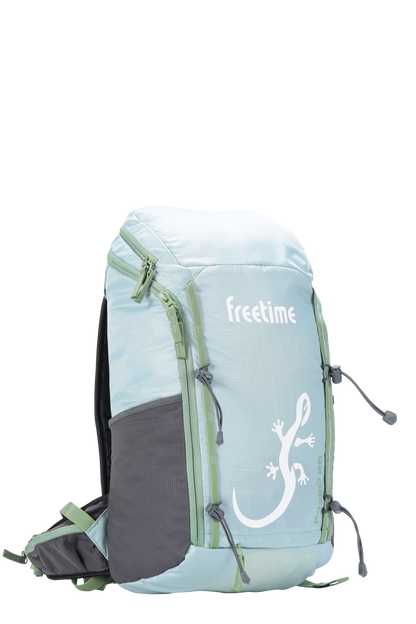 Sac à dos ultra léger Paseo 25 litres - vue de trois-quart - bleu ciel avec sangles vertes - poche latérale extensible.