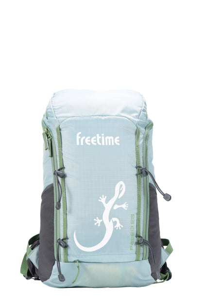 Sac à dos polyvalent Paseo 25 litres - vue de face- bleu ciel avec sangles vertes et grande salamandre blanche sur l'avant - très léger et versatile