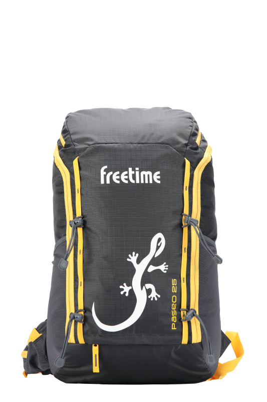 Sac à dos polyvalent Paseo 25 litres - vue de face - gris avec sangles jaunes et grande salamandre blanche sur l'avant - très léger et versatile