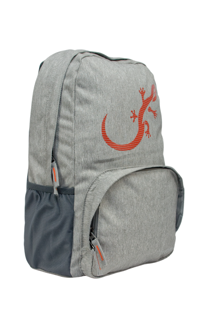 Sac à dos Freetime, modèle City M, capacité 12 litres, en polyester recyclé gris clair et logo salamandre rouge, vue de 3/4