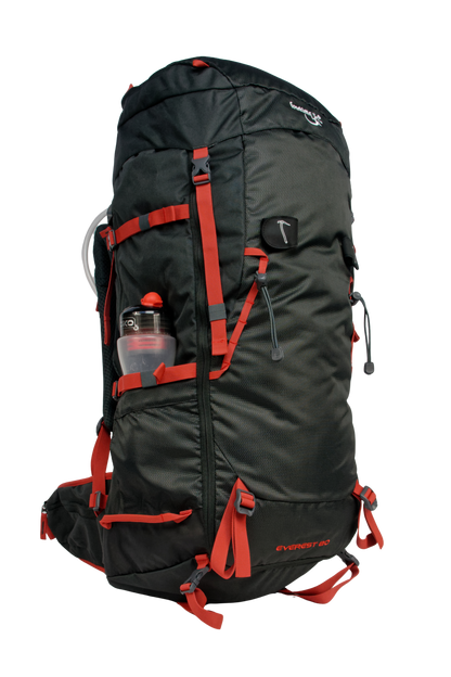 Sac de montagne Everest 80, génération 2.0, capacité 80 litres, gris foncé et sangles vertes, traitement hydrophobe sans PFAS, vue de 3/4, avec une gourde dans la poche latérale